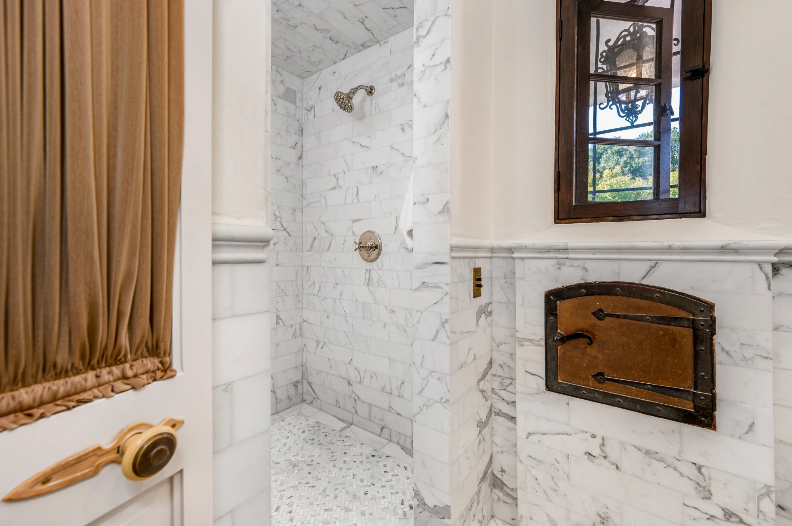 an-elegant-looking-bathroom-with-a-stone-shower-an-2026-01-08-00-24-52-utc