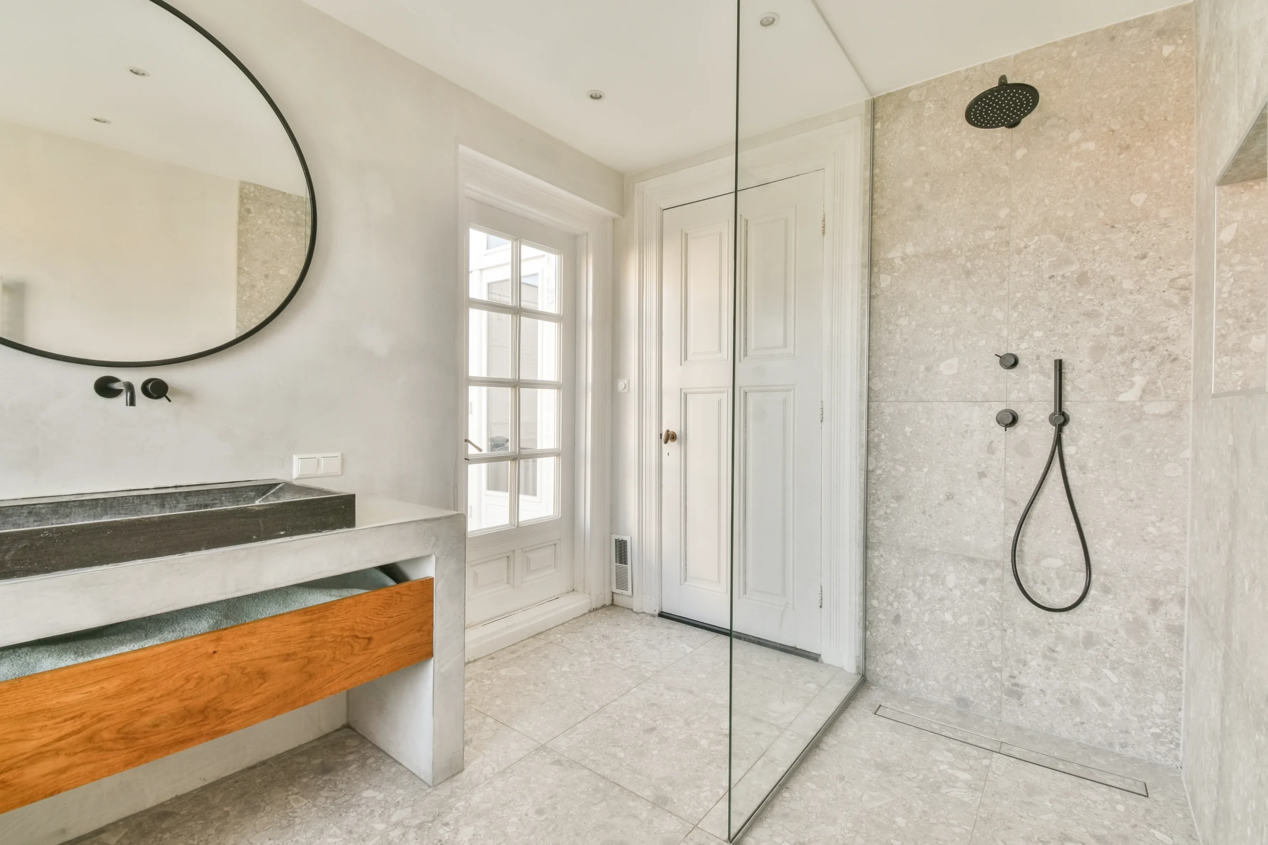 sinks-and-bathtub-near-shower-cabin-2026-01-07-23-45-02-utc